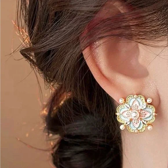 Pastel Floral Stud Earrings 🌸 Pearl Rhinestone Gold Tone Cottagecore - Picture 4 of 7